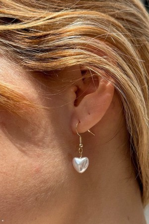 Gold Brandy Melville Pearl Heart Earrings | USA 06839-PNDK